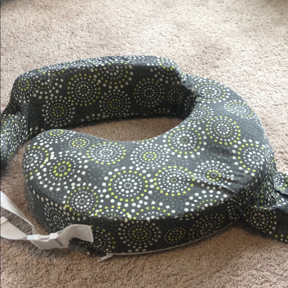 Breastfriend feeding pillow